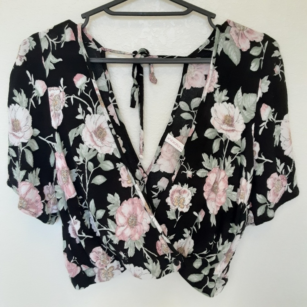 🌺Xhilaration Peony Floral Crop Top🌺
